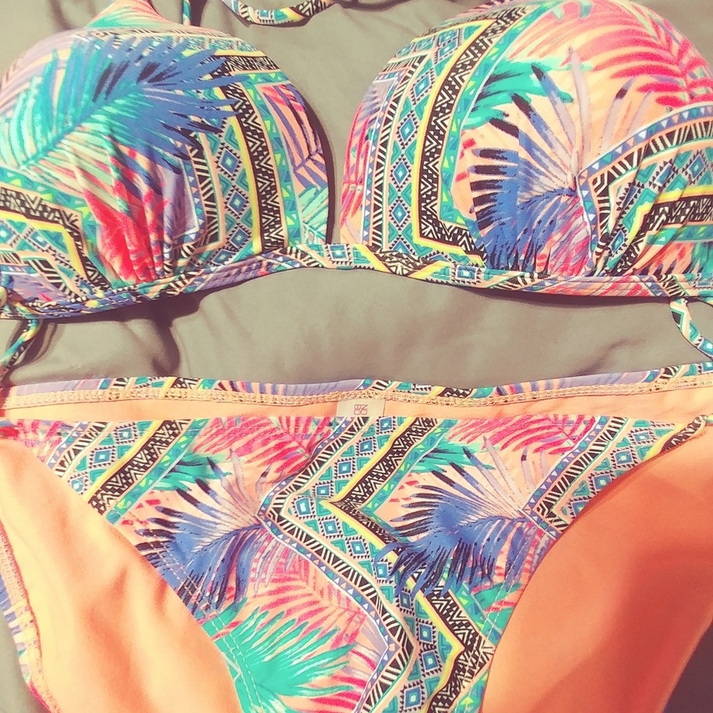 2 piece bathing suit. Never worn